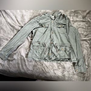 Women’s lightweight green jacket size L MUDD Missing one button clasp for sleeve